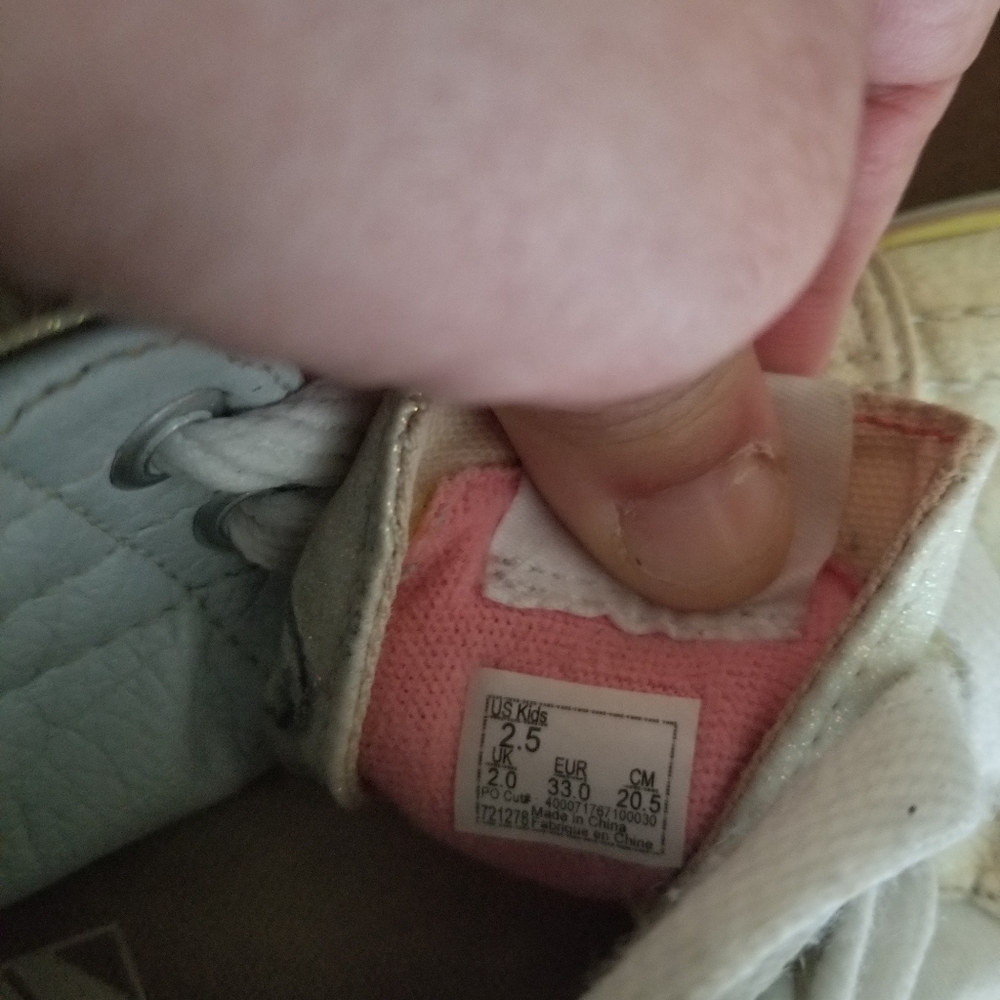 Shoes - Picture 4 of 6